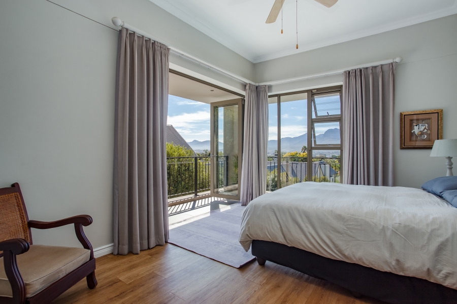 5 Bedroom Property for Sale in Lemoenkloof Western Cape